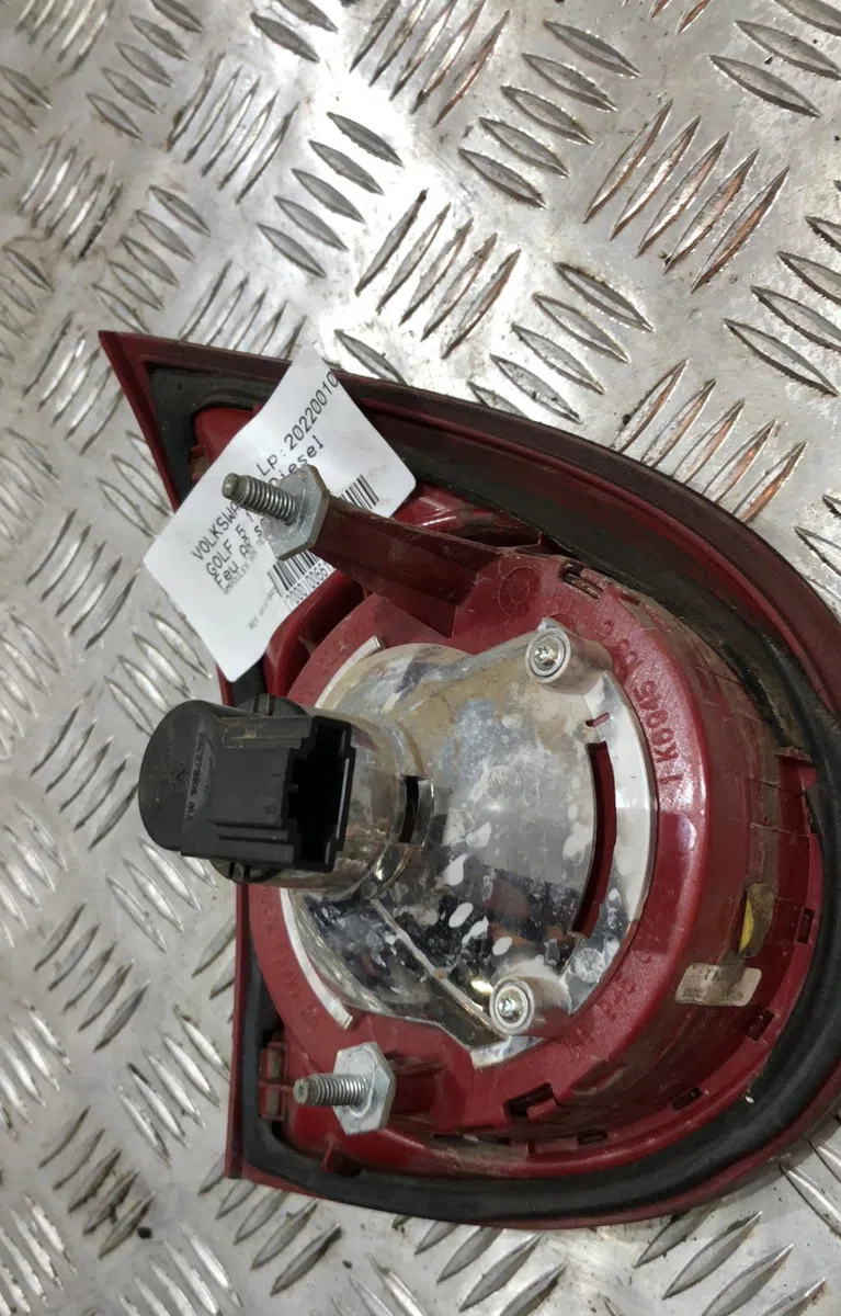 Feu arrière intérieur droit VOLKSWAGEN GOLF 5 occasion