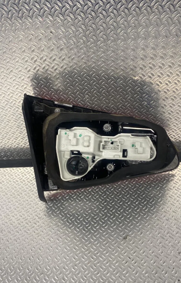 Feu arrière intérieur droit VOLKSWAGEN GOLF 7  GOLF 7 PHASE 1 occasion