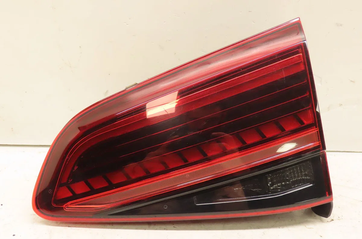 Feu arrière intérieur droit Volkswagen GOLF VII (5G1, BQ1, BE1, BE2) 1.4 gte hybrid (2014-2020) occasion