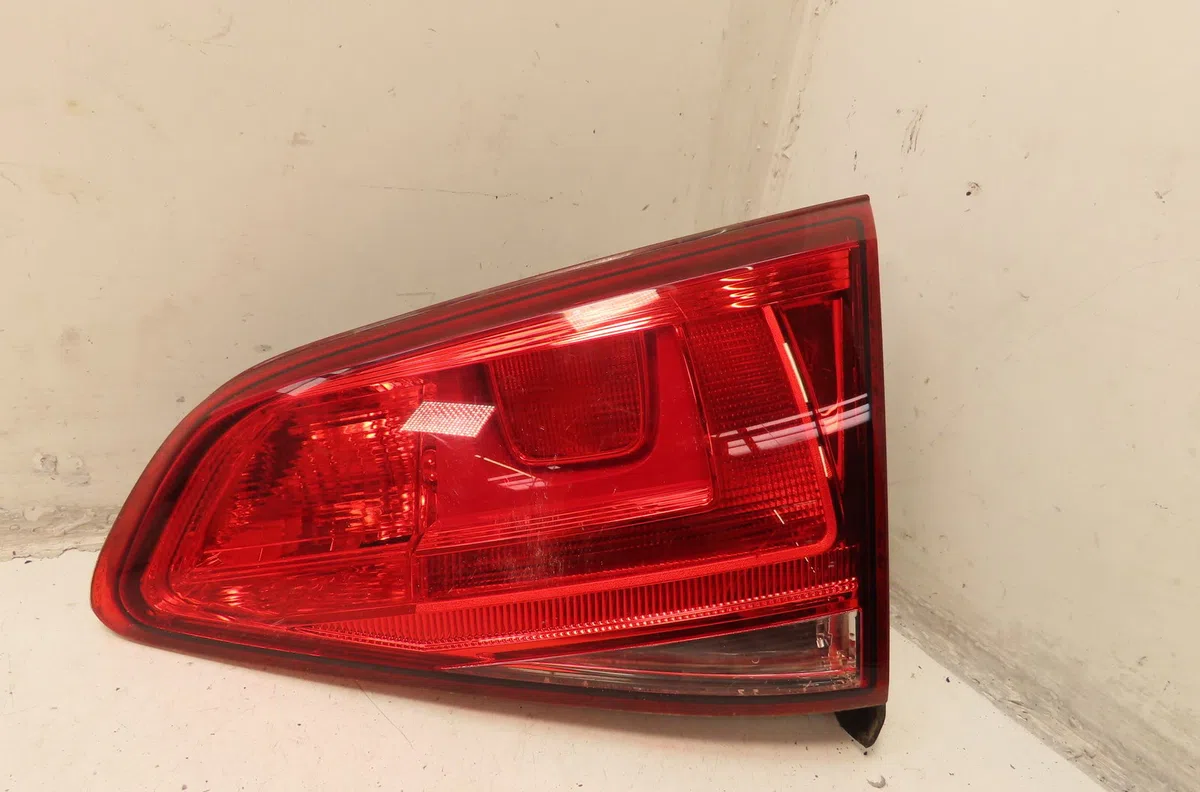 Feu arrière intérieur droit Volkswagen GOLF VII (5G1, BQ1, BE1, BE2) 1.4 tsi (2014-2020) occasion