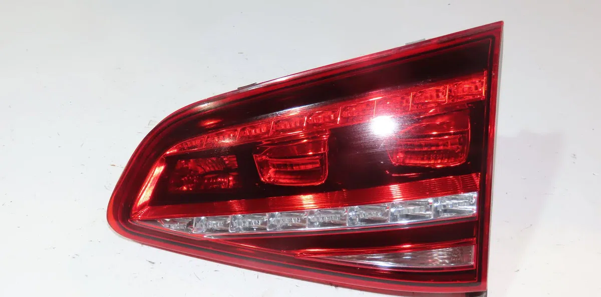 Feu arrière intérieur droit Volkswagen GOLF VII (5G1, BQ1, BE1, BE2) 1.4 tsi (2014-2020) occasion