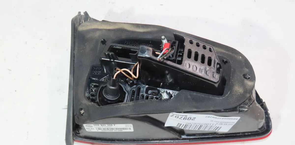 Feu arrière intérieur droit Volkswagen GOLF VII (5G1, BQ1, BE1, BE2) 1.4 tsi (2014-2020) occasion