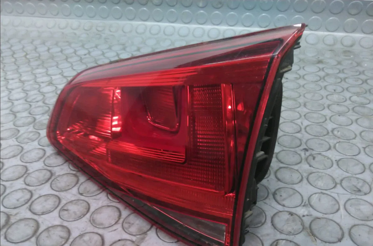 Feu arrière intérieur droit Volkswagen GOLF VII (5G1, BQ1, BE1, BE2) 1.6 tdi (2012-2017) occasion