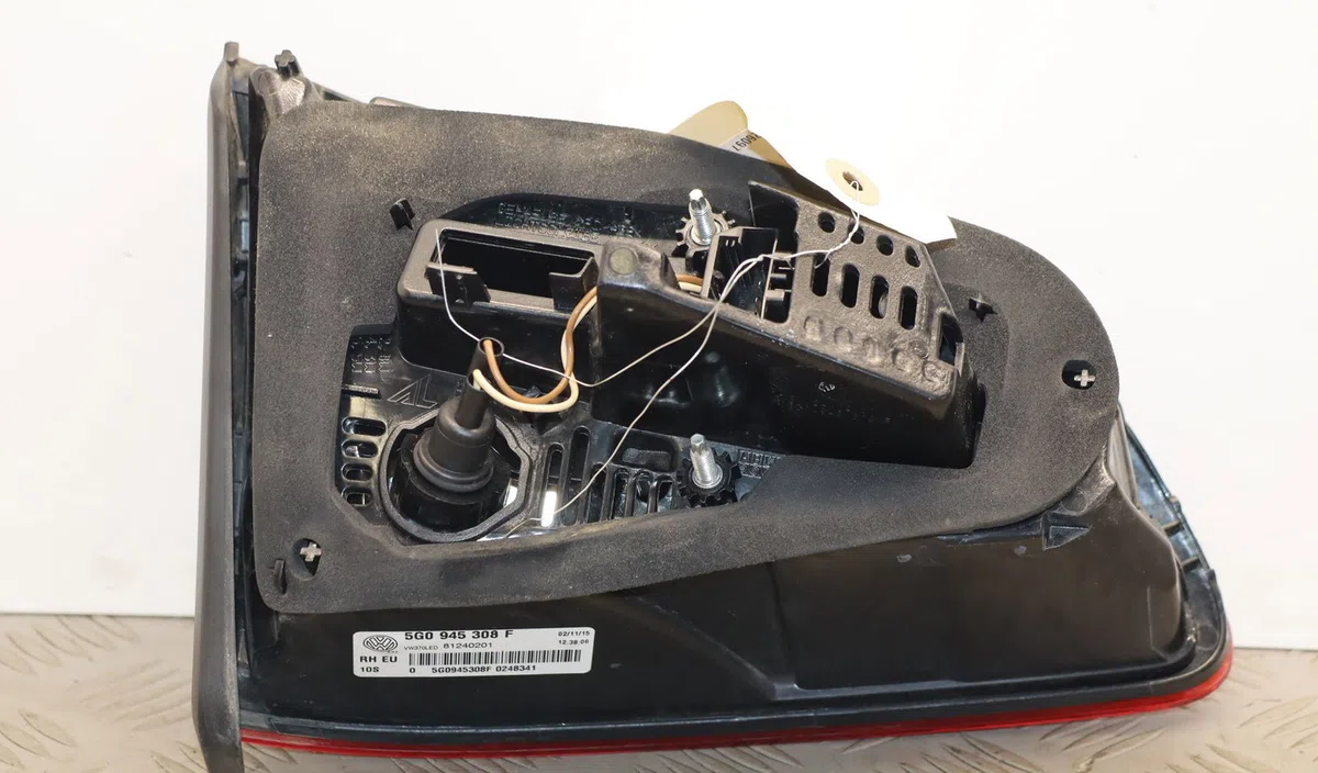 Feu arrière intérieur droit Volkswagen GOLF VII (5G1, BQ1, BE1, BE2) 2.0 gtd (2013-2020) occasion