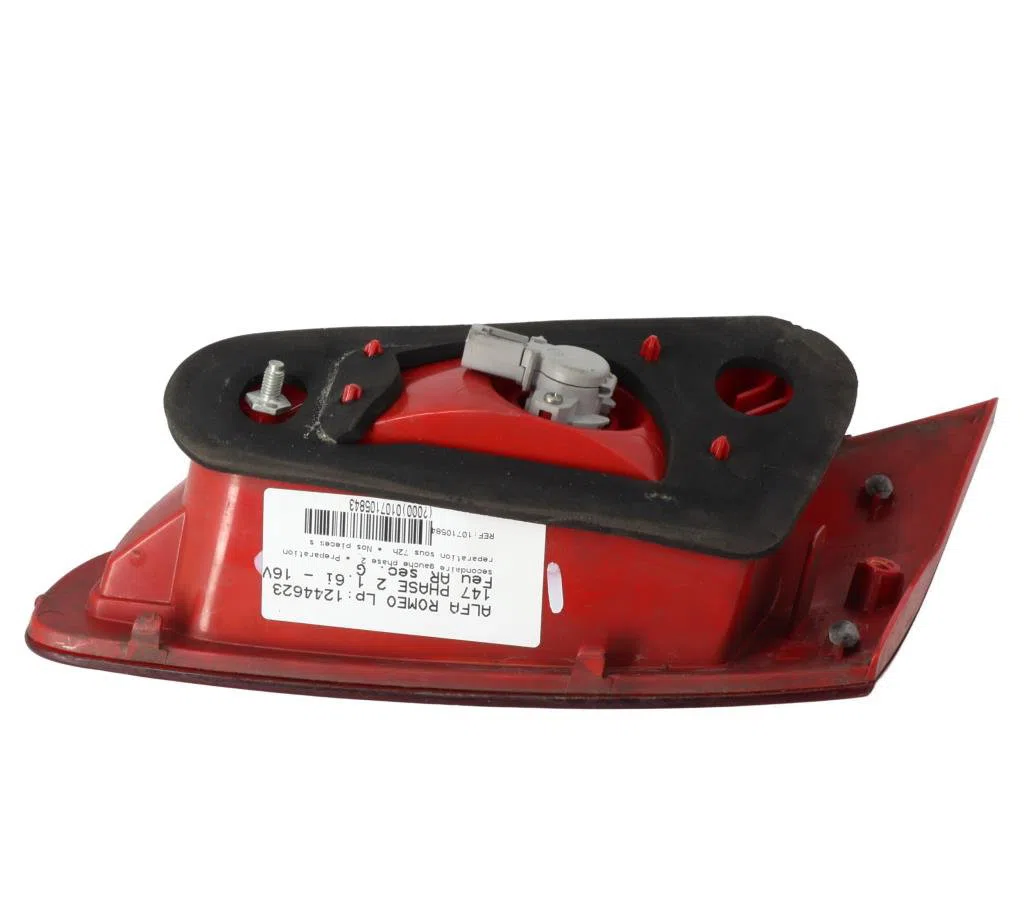 Feu arrière interieur gauche Alfa romeo 147 (937_) 1.6 16v t.spark (937.axa1a, 937.axb1a, 937.bxb1a) (2001-2010) occasio