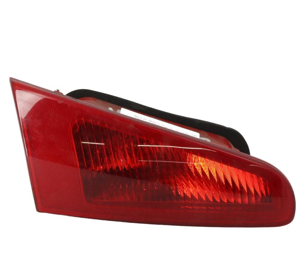 Feu arrière interieur gauche Alfa romeo 147 (937_) 1.9 jtd 16v (937.axg1b, 937.bxg1b) (2002-2010) occasion