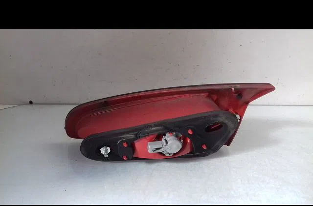 Feu arrière interieur gauche Alfa romeo 147 (937_) 1.9 jtdm 16v (937.axn1b, 937.bxn1b) (2004-2010) occasion