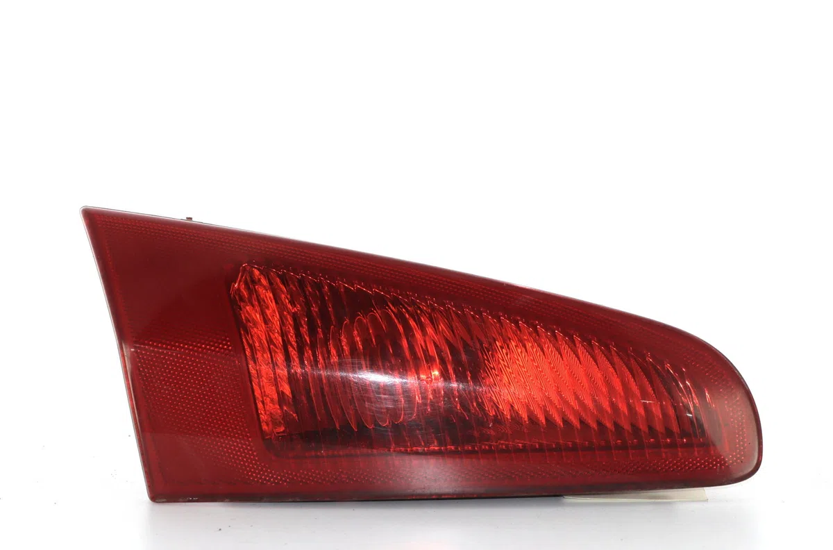 Feu arrière interieur gauche Alfa romeo 147 (937_) 1.9 jtdm 8v (937.axd1a, 937.axu1a, 937.bxu1a) (2005-2010) occasion