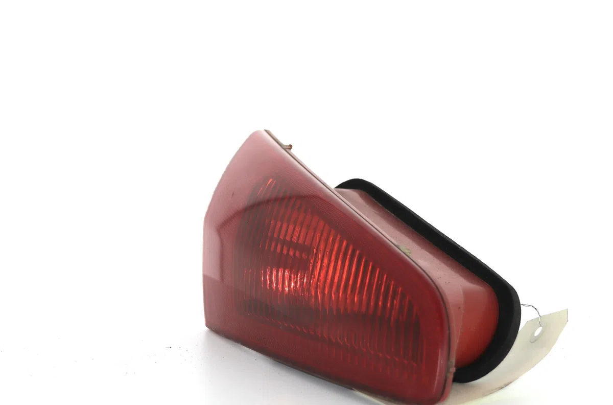 Feu arrière interieur gauche Alfa romeo 147 (937_) 1.9 jtdm 8v (937.axd1a, 937.axu1a, 937.bxu1a) (2005-2010) occasion