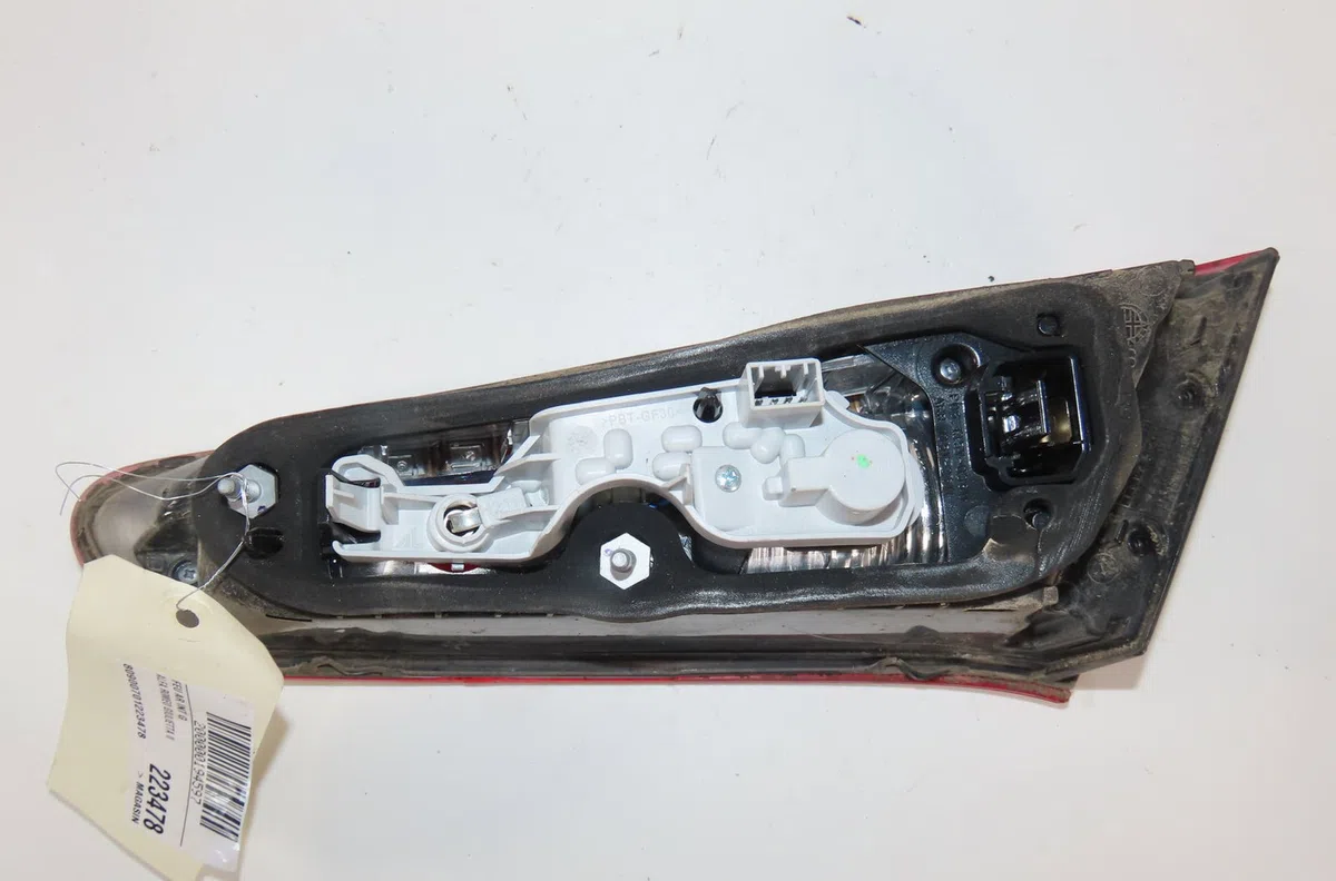 Feu arrière interieur gauche Alfa romeo GIULIETTA (940_) 1.4 tb (940fxa1a, 940fxt1a) (2010-2020) occasion