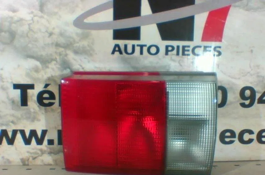 Feu arrière interieur gauche AUDI 80 3 PHASE 1 occasion