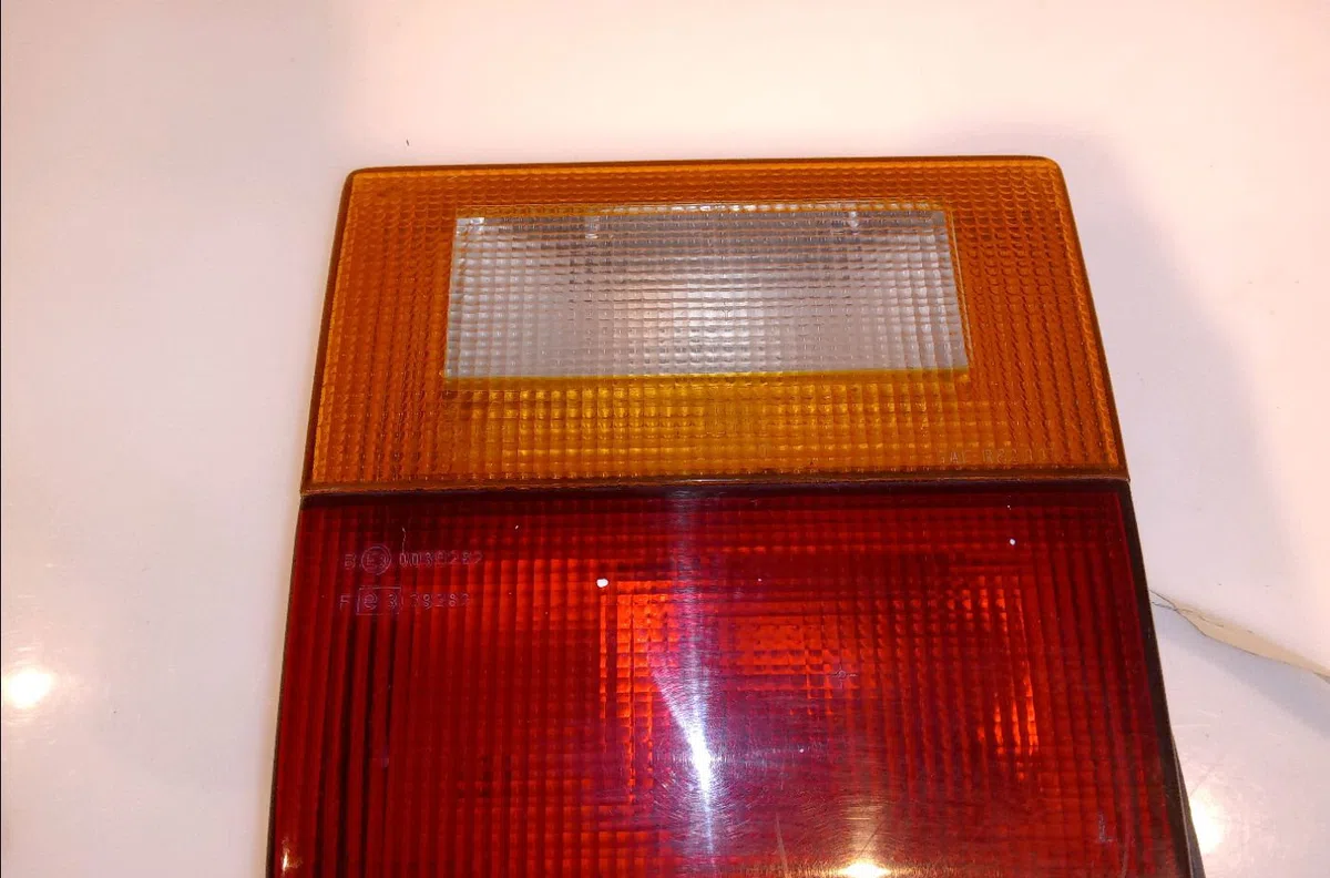 Feu arrière interieur gauche AUDI 80 II 1985 occasion