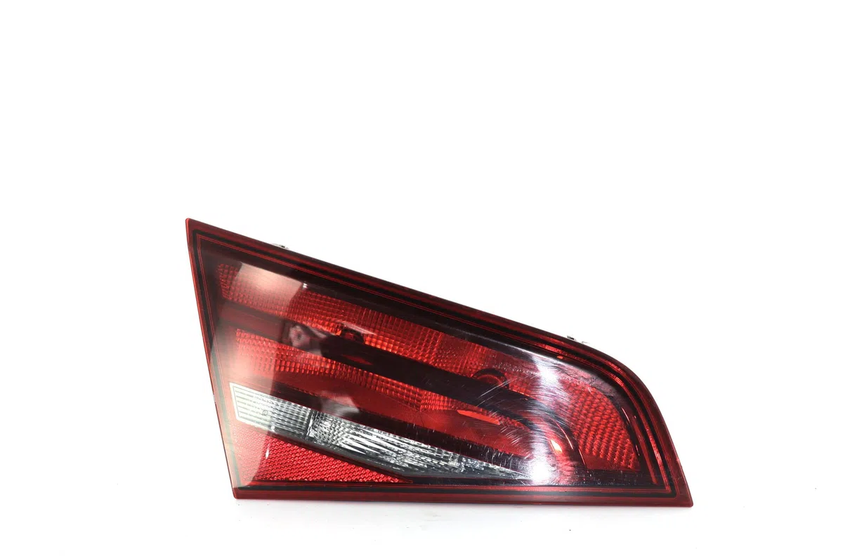 Feu arrière interieur gauche Audi A3 Sportback (8VA, 8VF) 1.6 tdi (2012) occasion