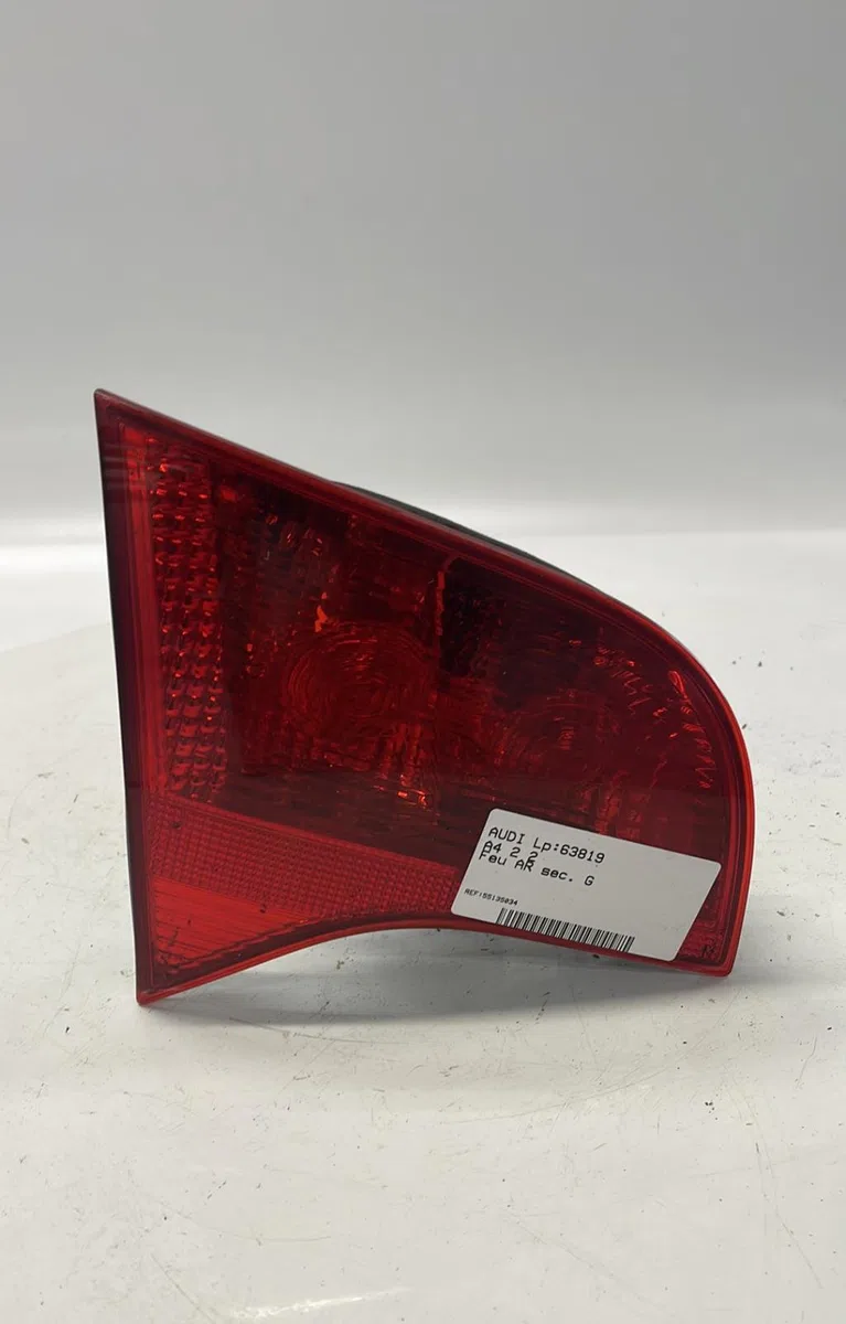 Feu arrière interieur gauche AUDI A4 2 AVANT PHASE 2 BREAK occasion