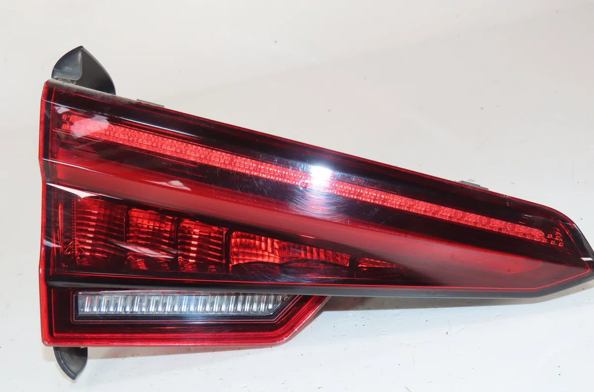 Feu arrière interieur gauche Audi A4 B9 (8W2, 8WC) 1.4 tfsi (2015-2019) occasion