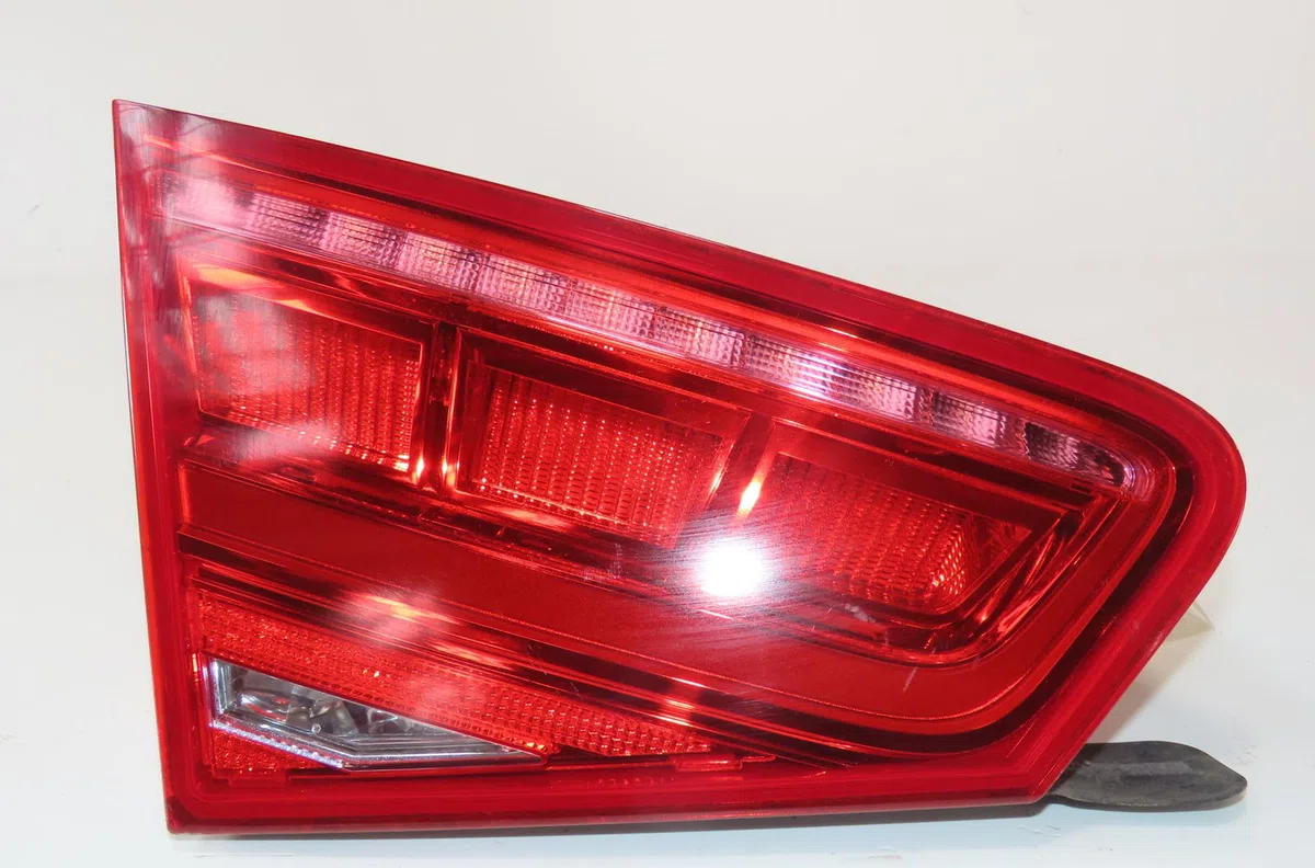 Feu arrière interieur gauche Audi A8 D4 (4H2, 4H8, 4HC, 4HL) 3.0 tdi quattro (2010-2015) occasion