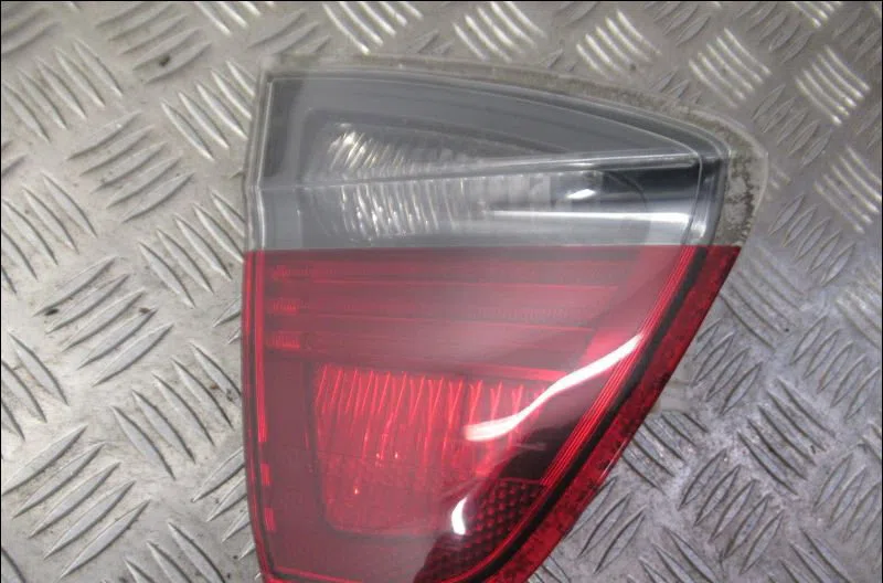 Feu arrière interieur gauche Bmw 3 (E90) 325 d (2006-2010) occasion