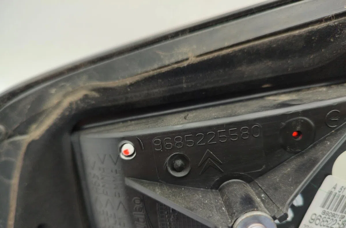 Feu arrière interieur gauche CITROEN C3 2 PHASE 1 occasion