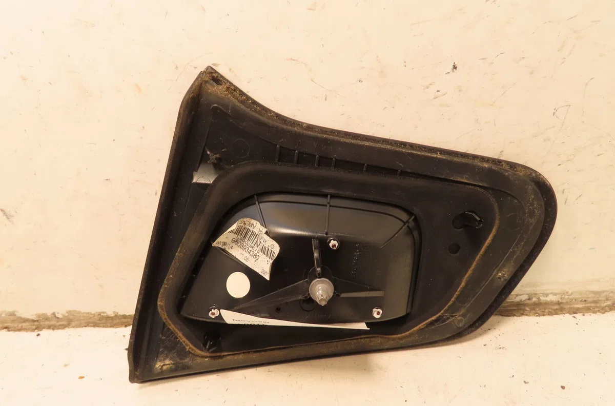Feu arrière interieur gauche Citroën C3 II (SC_) 1.2 vti 82 (2012-2016) 5 portes occasion