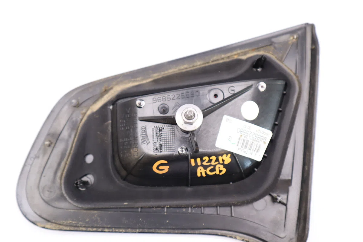 Feu arrière interieur gauche Citroen C3 II (SC_) 1.4 hdi 70 (sc8hzc, sc8hr0, sc8hp4) (2009) 5 portes occasion