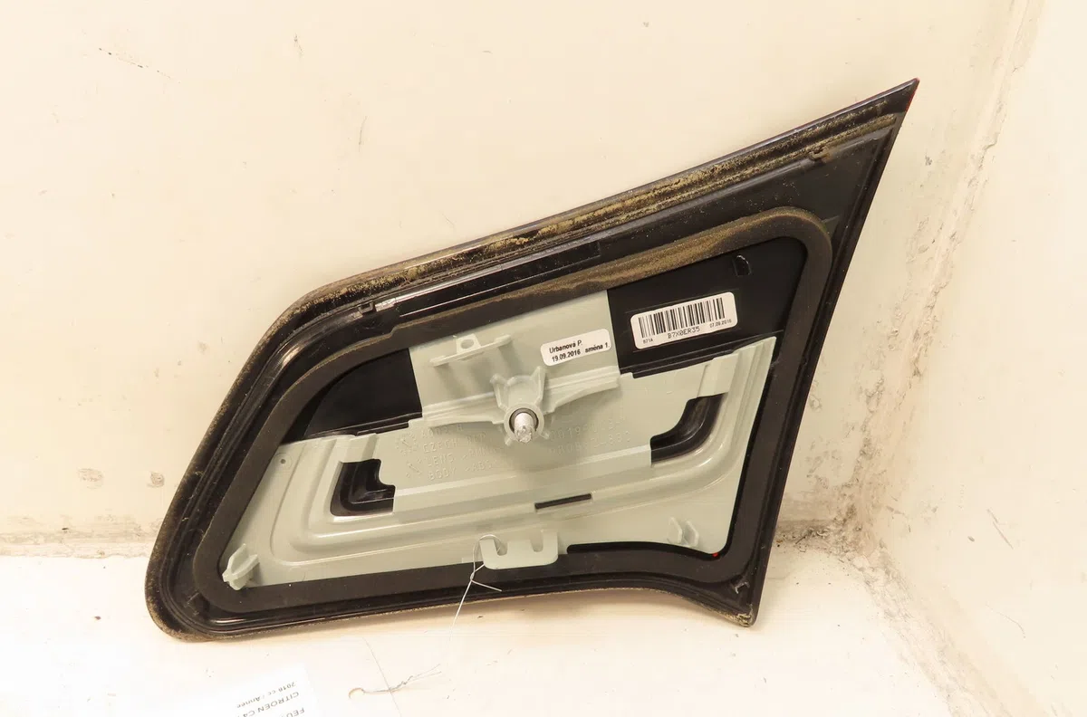 Feu arrière interieur gauche Citroen C4 II (NC_) 1.2 thp 130 (2014) occasion