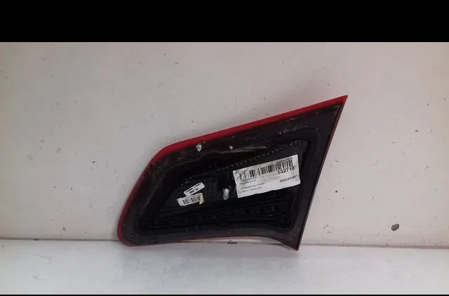 Feu arrière interieur gauche Citroen C4 II (NC_) 1.6 hdi 90 (2009) 5 portes occasion