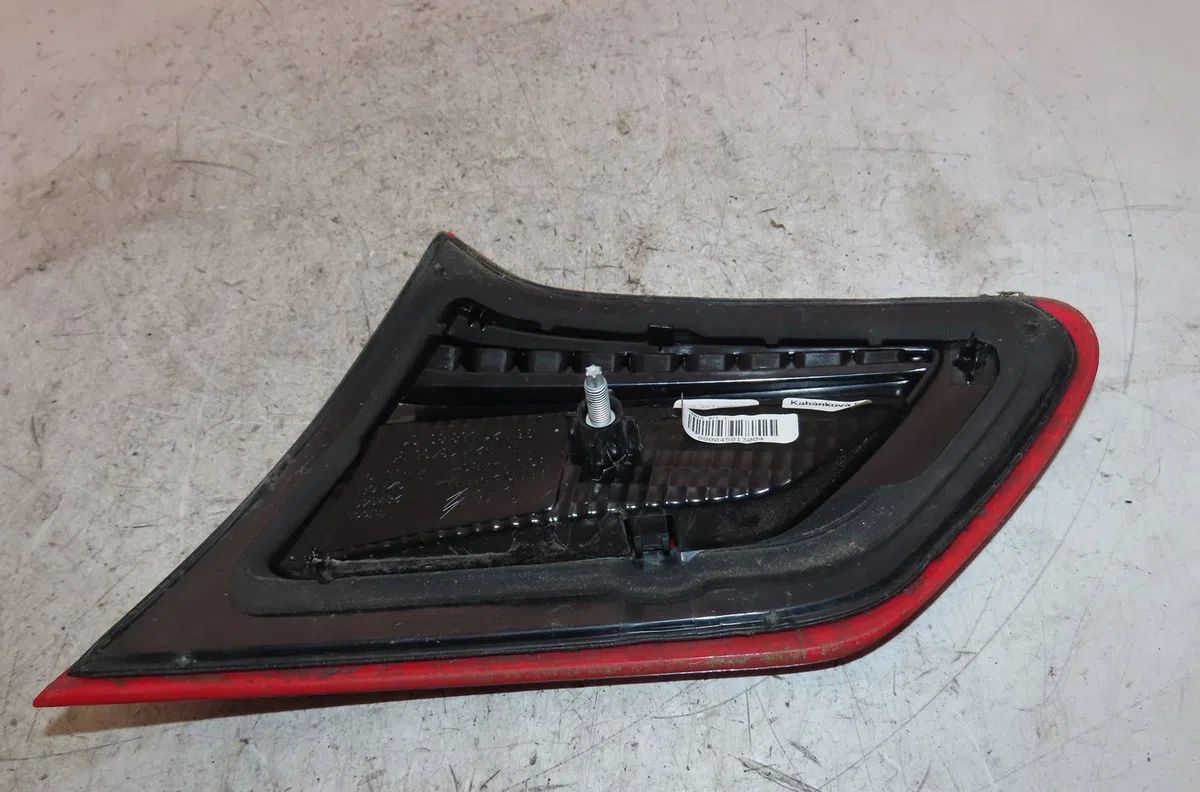 Feu arrière interieur gauche Citroen C4 II (NC_) 1.6 hdi 90 (2009) 5 portes occasion