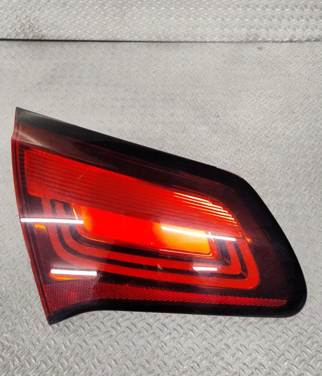 Feu arrière interieur gauche Citroen C4 II (NC_) 1.6 hdi 90 (2009) 5 portes occasion