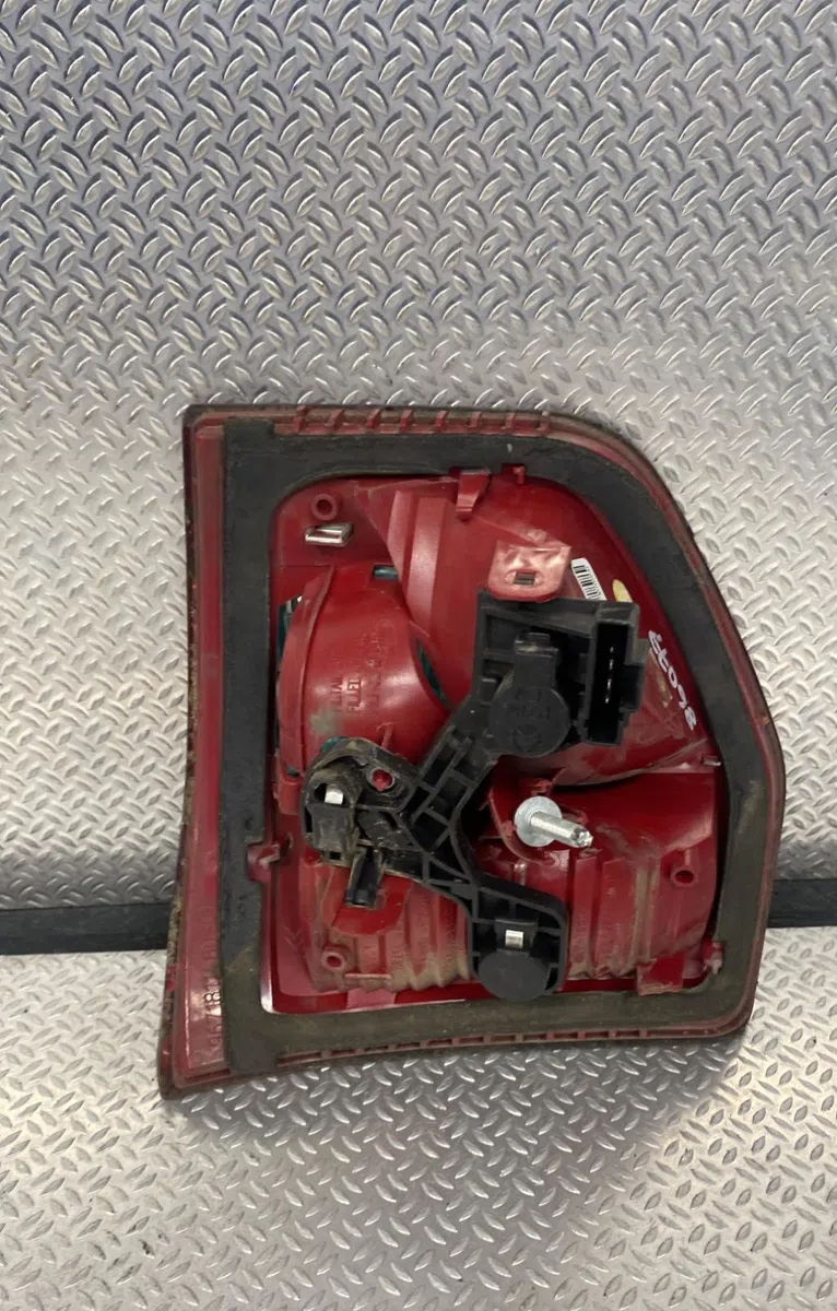 Feu arrière interieur gauche Citroen C5 III Break (RW_) 1.6 hdi 110 (2008) 5 portes occasion
