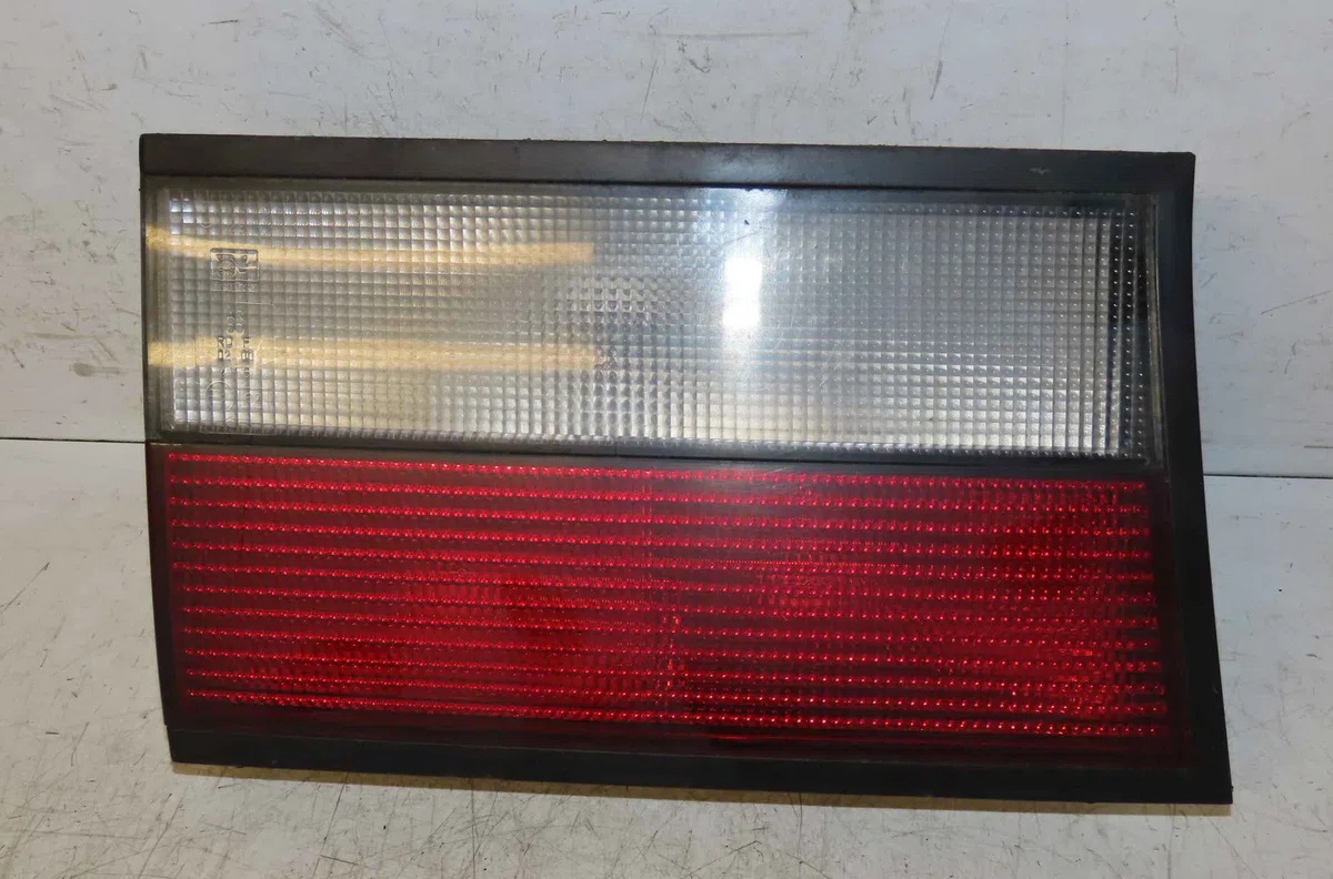 Feu arrière interieur gauche CITROEN XANTIA occasion