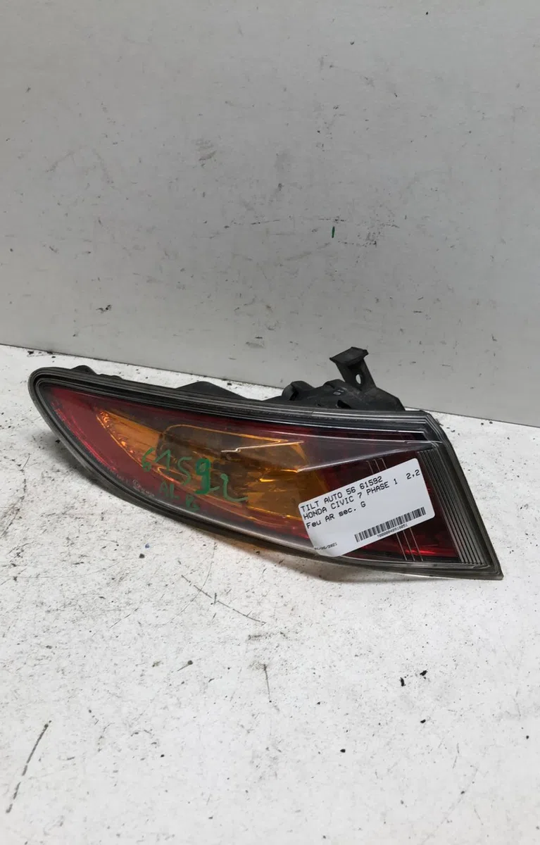 Feu arrière interieur gauche Honda CIVIC VIII Hatchback (FN, FK) 2.2 ctdi (fk3) (2005) 5 portes occasion