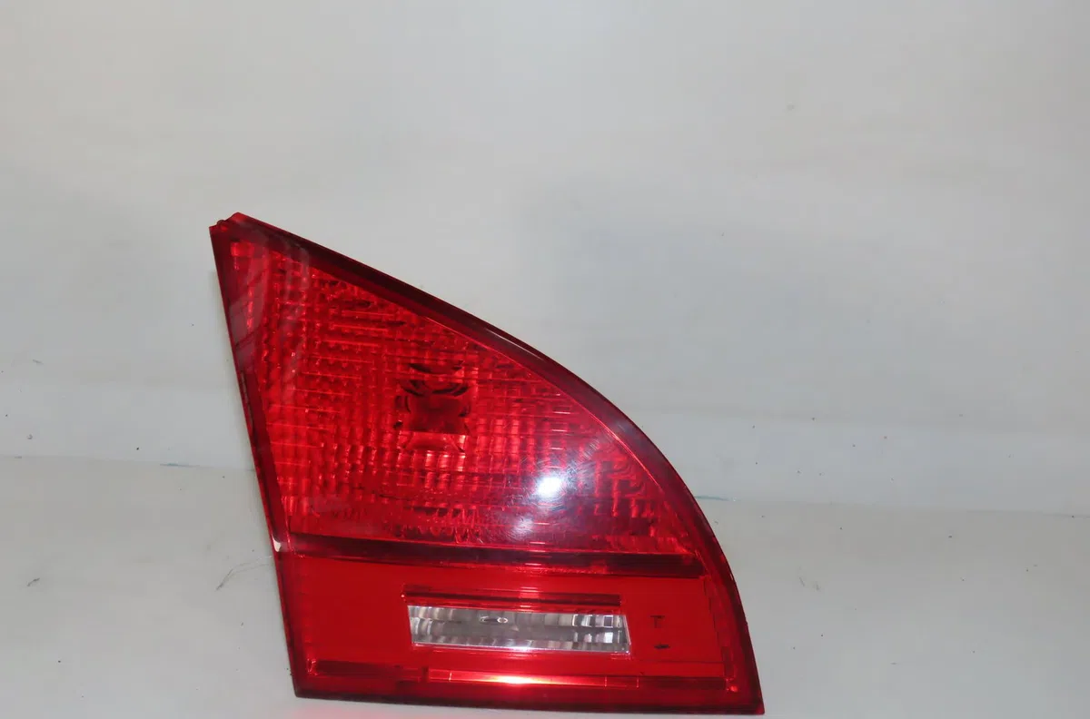 Feu arrière interieur gauche Kia VENGA (YN) 1.4 cvvt (2010) occasion