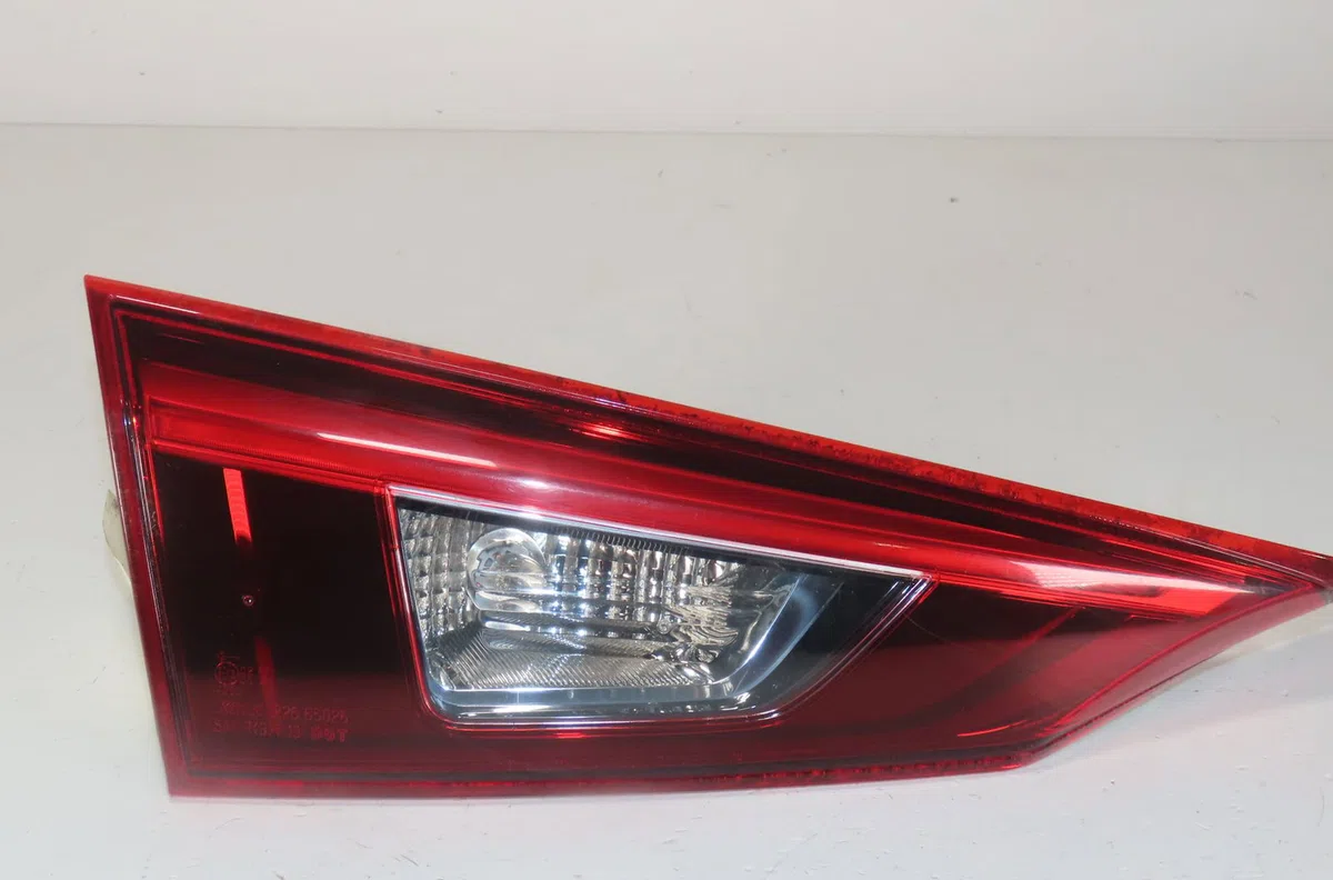 Feu arrière interieur gauche Mazda 3 A trois volumes (BM_, BN_) 2.2 d (2013-2019) occasion