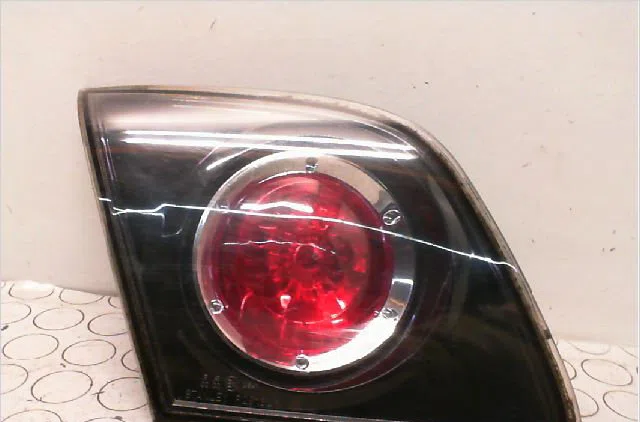 Feu arrière interieur gauche Mazda 3 (BK) 1.6 di turbo (2004-2009) occasion