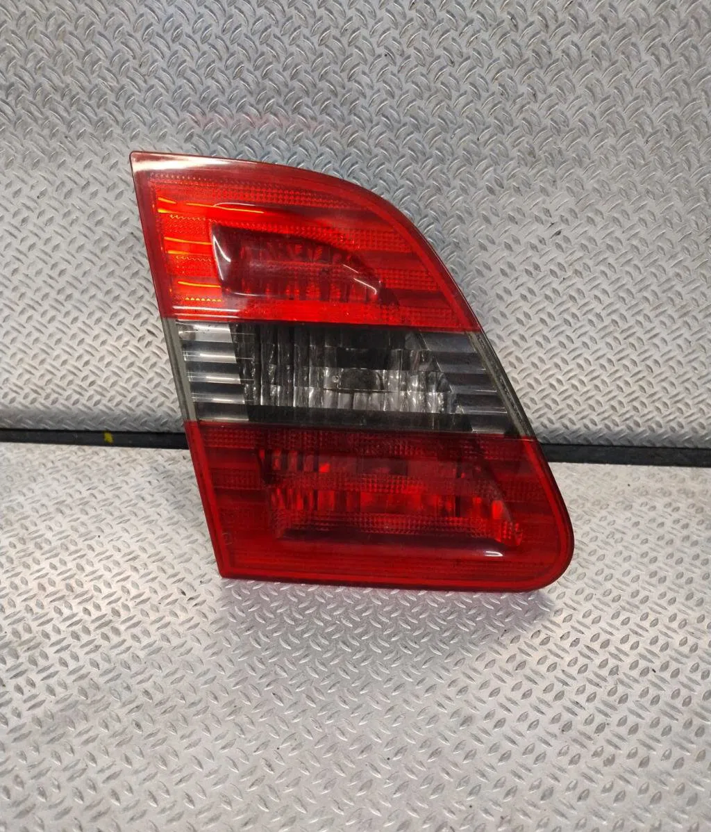 Feu arrière interieur gauche MERCEDES CLASSE B 245 CLASSE B 245 PHASE 1 occasion