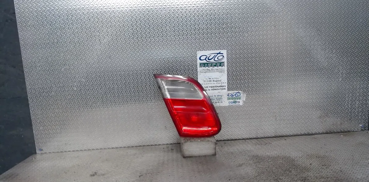 Feu arrière interieur gauche MERCEDES CLASSE CLK 208 CLASSE CLK 208 PHASE 1 COUPE occasion