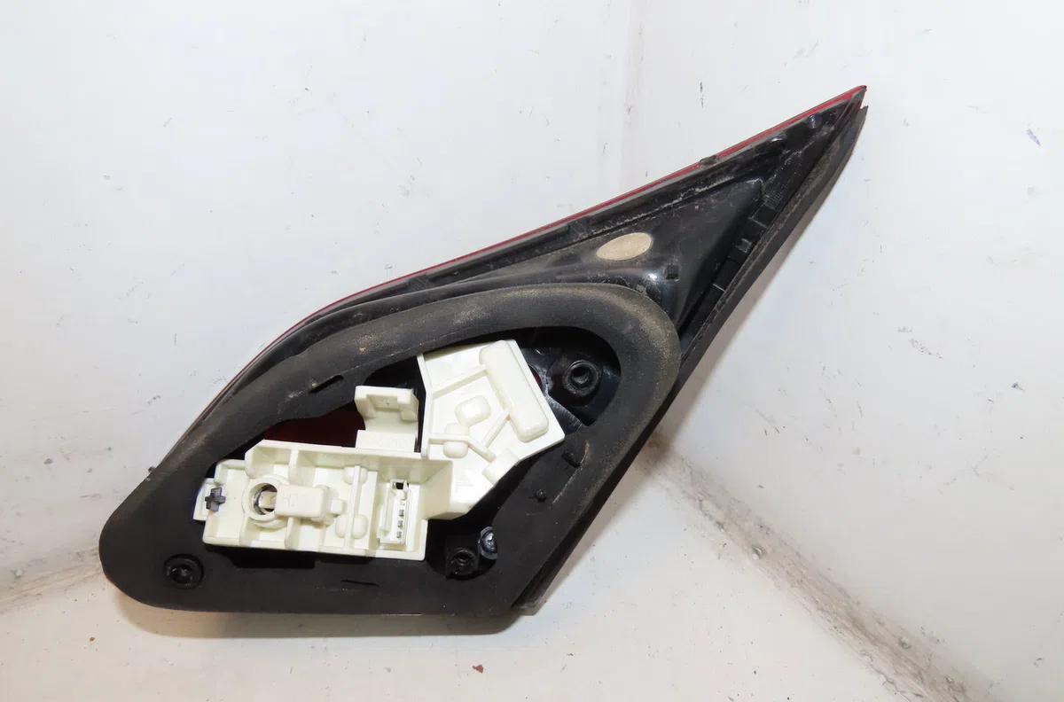 Feu arrière interieur gauche Opel ASTRA J (P10) 1.7 cdti (68) (2009-2015) occasion