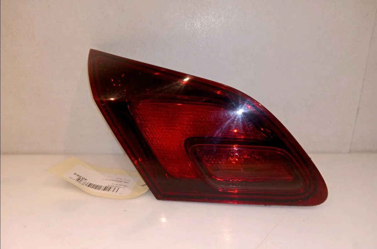 Feu arrière interieur gauche Opel ASTRA J (P10) 1.7 cdti (68) (2009-2015) occasion