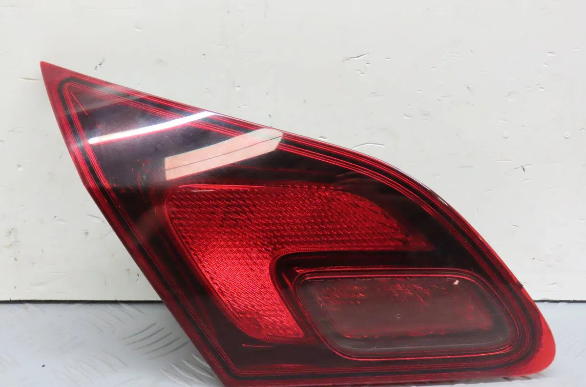 Feu arrière interieur gauche Opel ASTRA J (P10) 2.0 cdti (68) (2009-2015) occasion