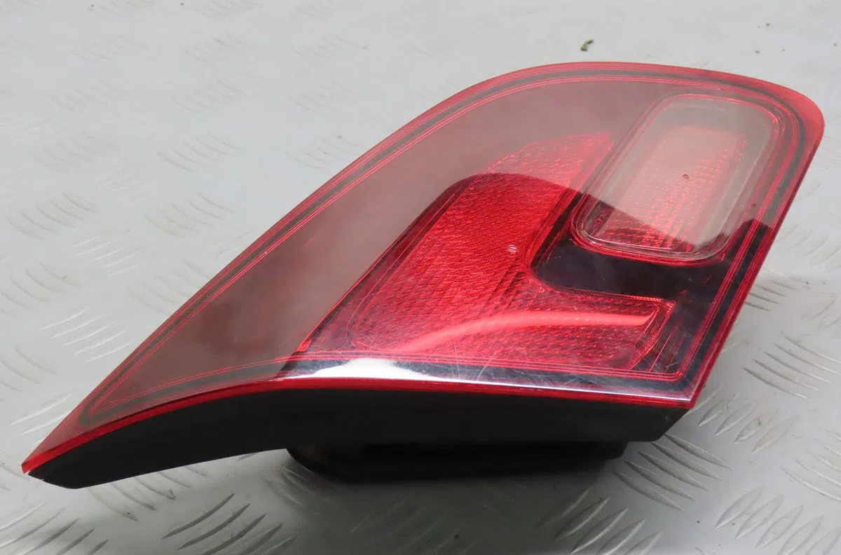 Feu arrière interieur gauche Opel ASTRA J (P10) 2.0 cdti (68) (2009-2015) occasion
