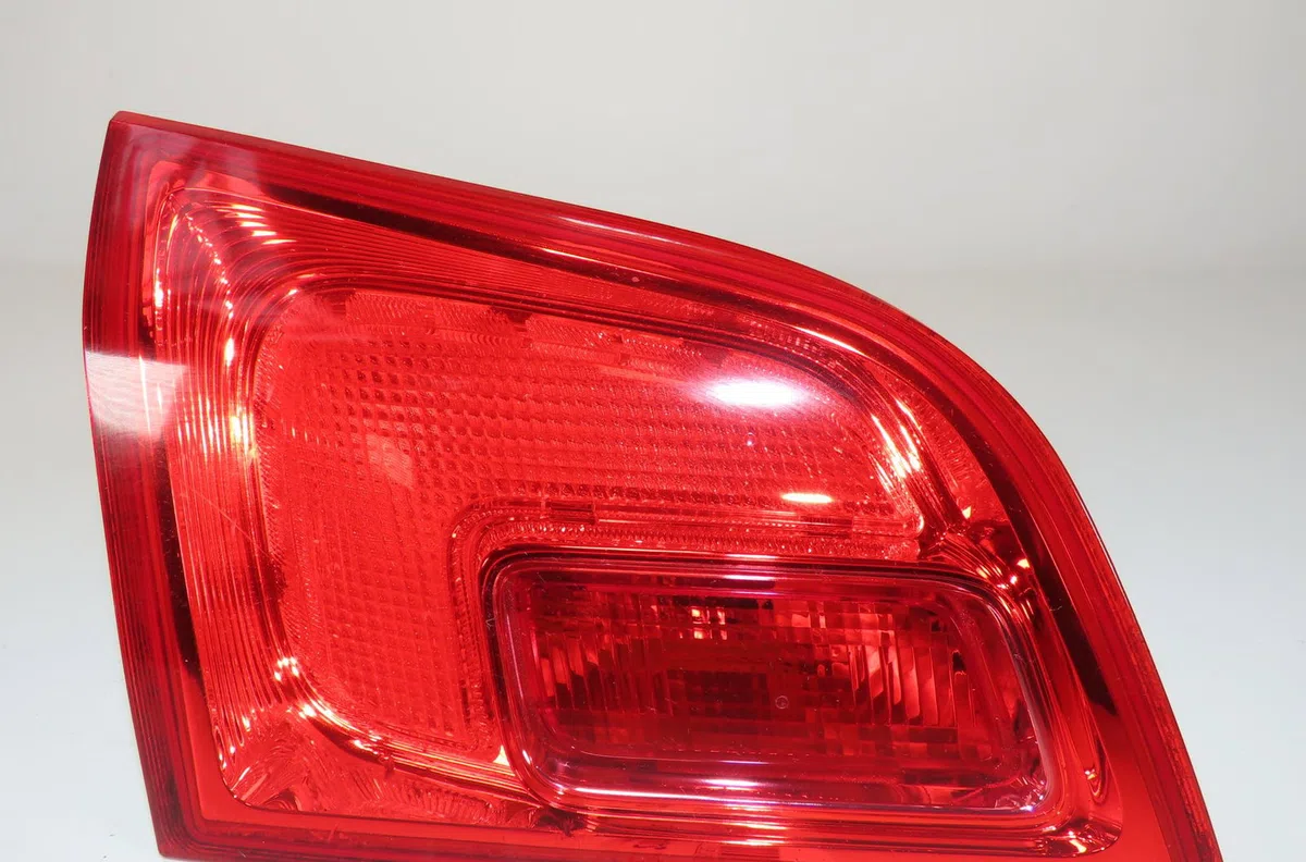 Feu arrière interieur gauche Opel ASTRA J Sports Tourer (P10) 1.6 cdti (35) (2013-2015) occasion