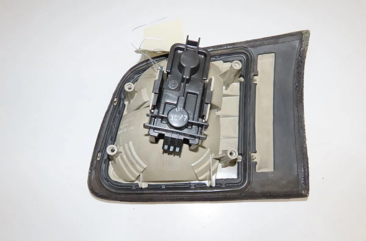 Feu arrière interieur gauche Opel OMEGA B (V94) 2.5 td (f69, m69, p69) (1994-2003) occasion