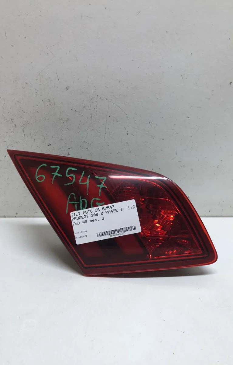 Feu arrière interieur gauche Peugeot 308 II (LB_, LP_, LW_, LH_, L3_) 1.6 bluehdi 120 (2013-2021) occasion