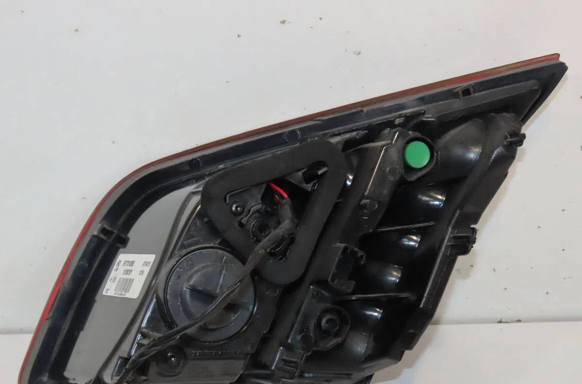 Feu arrière interieur gauche Peugeot 308 II (LB_, LP_, LW_, LH_, L3_) 1.6 hdi (2013-2021) occasion