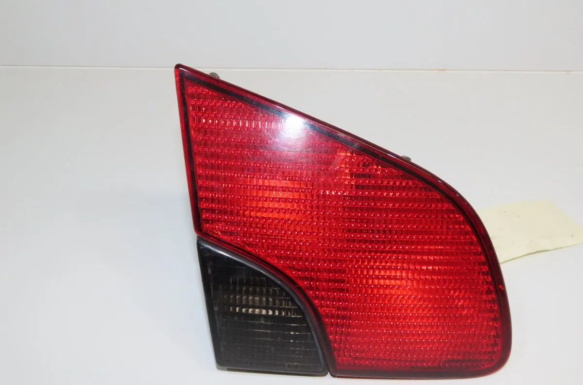 Feu arrière interieur gauche Peugeot 406 Break (8E-F) 2.0 hdi 90 (1999-2004) occasion