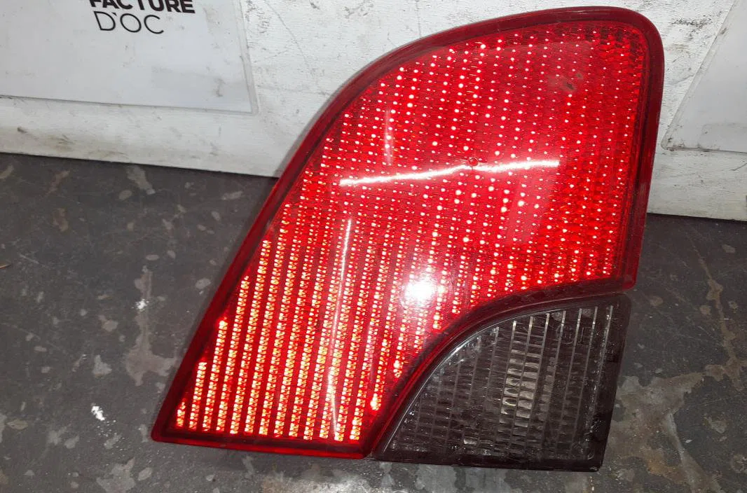 Feu arrière interieur gauche Peugeot 406 Break (8E-F) 2.2 hdi (2000-2004) occasion