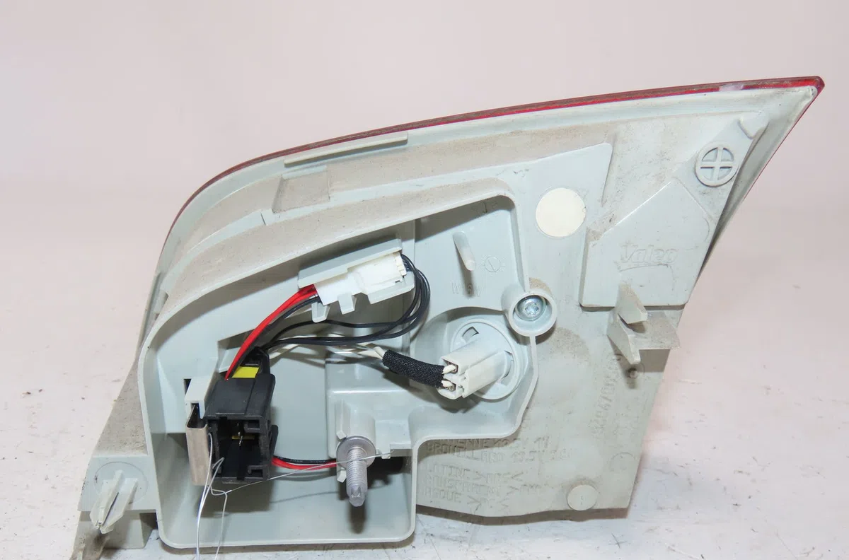 Feu arrière interieur gauche Peugeot 508 SW I (8E_) 2.0 hdi (2010-2018) occasion