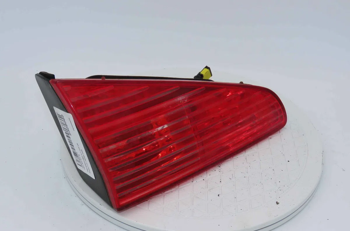 Feu arrière interieur gauche PEUGEOT 607 occasion