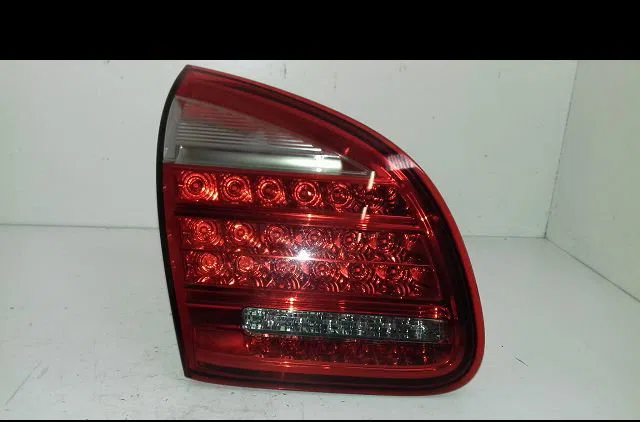 Feu arrière interieur gauche Porsche CAYENNE (92A) 3.0 diesel (2010) occasion