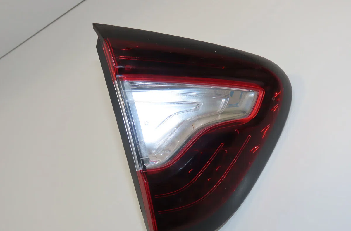 Feu arrière interieur gauche Renault CAPTUR I (J5_, H5_) 0.9 tce 90 (2013) 5 portes occasion